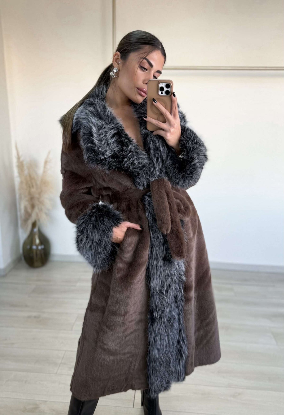 Melina Fur - Καφέ