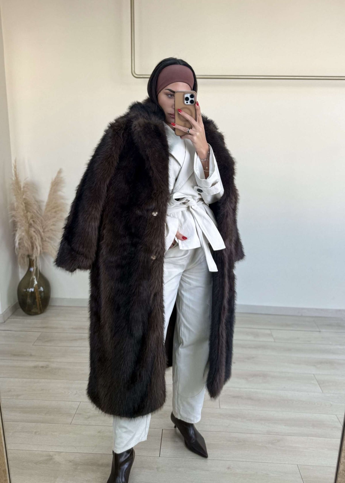 Elaira Fur - Καφέ-thumbmail-1