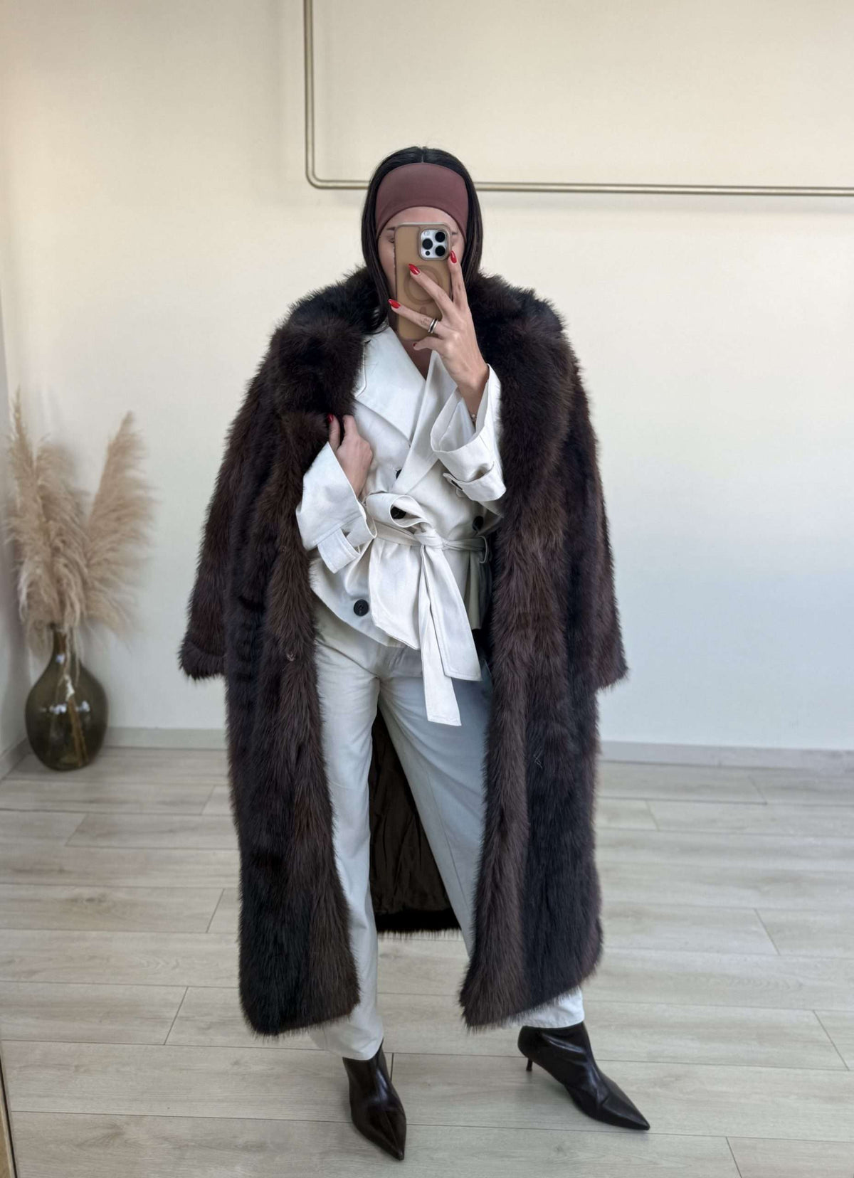 Elaira Fur - Καφέ-thumbmail-2