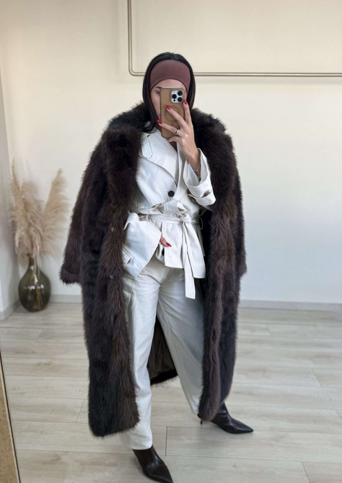 Elaira Fur - Καφέ-thumbmail-4
