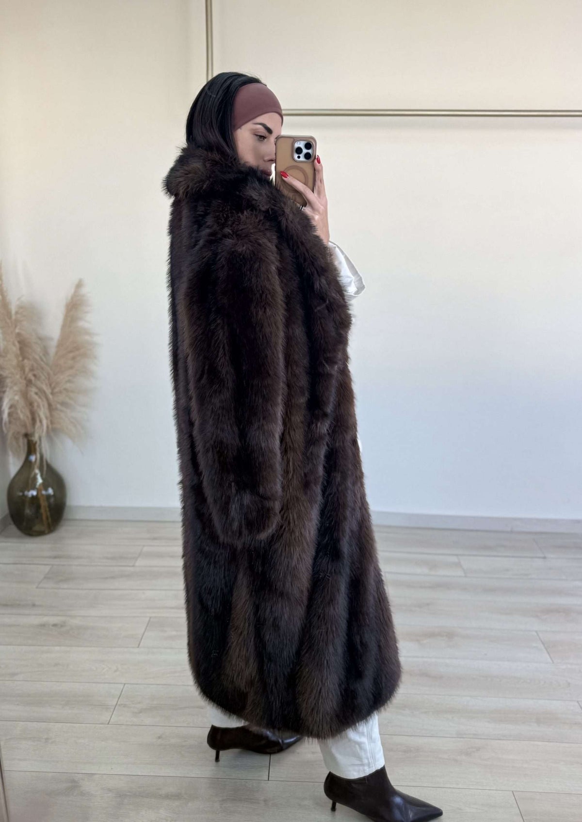 Elaira Fur - Καφέ-thumbmail-5